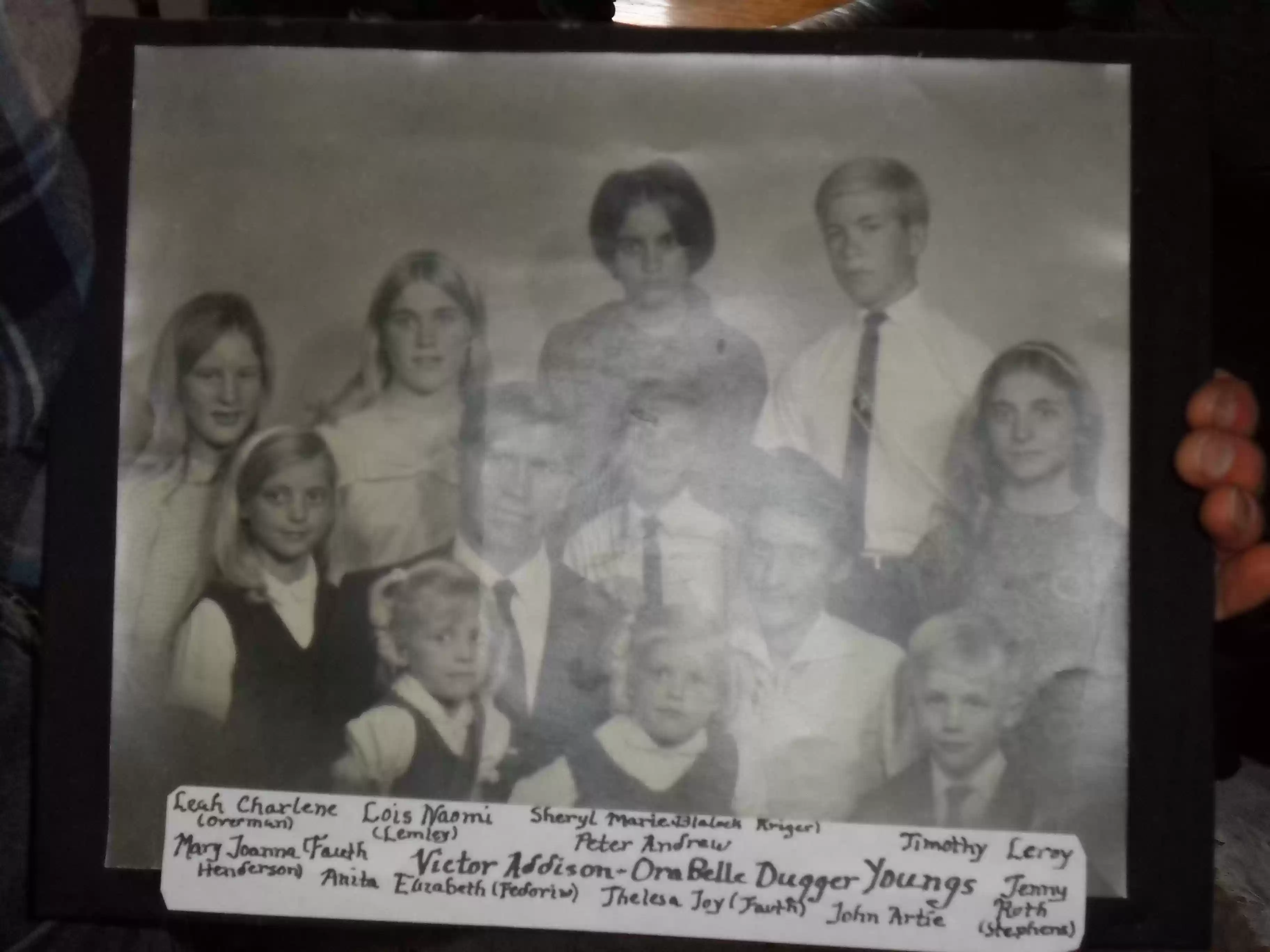 SAM_0508-Lois' parents (Victor Addison and Orabelle Dugger Youngs) and siblings. Front row-Anita, Thelesa (Lesa), John. Middle row - Joanna, Victor